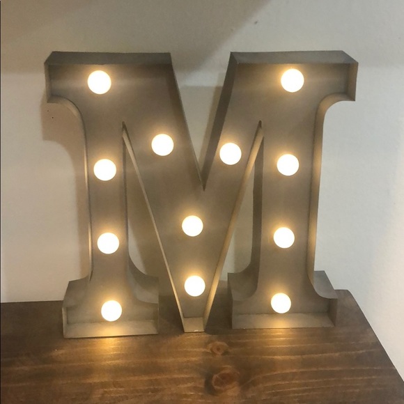 Light up M sign - Picture 2 of 6